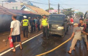 Satlantas Polres Banyuasin Amankan di Lokasi Kebakaran Toko
