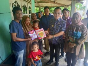 Keluarga Beresiko Stunting Terima Bantuan