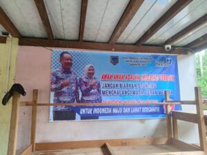 Kades Masih Pajang Baliho Mantan Bupati Lahat