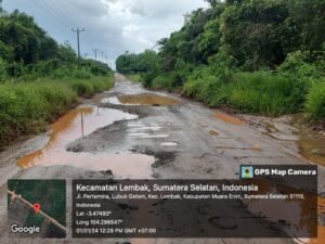Jalan Penghubung Dua Kabupaten Rusak Parah, PJ Bupati Muara Enim Diminta Turun Tangan