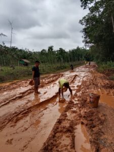 Pemerintah Tutup Mata, Jalan Penghubung Antar Kecamatan Rusak Berat