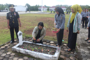 Ziarah dan Tabur Bunga TMP Rangkaian HBP ke 60