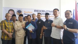 Siap Maju Pilkada Banyuasin, Pak De Slamet Kembalikan Berkas Formulir Cabup