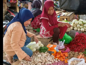 Melihat Sisi Kesederhanaan Hj Diana Kusmila Ditengah Masyarakat