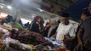 Pastikan Harga Pangan, Pak De Slamet Tinjau Pasar Mega Asri Sukajadi