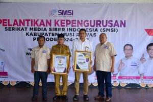 Bupati dan Medco E & P Indonesia Diganjar Penghargaan “Sahabat Pers”