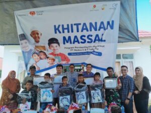 Medco E&P – Puskesmas Lais Gelar Khitanan Massal di Danau Cala