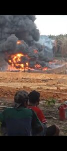 Bak Seller Tempat Penampungan Minyak Diduga Ilegal Terbakar Hebat