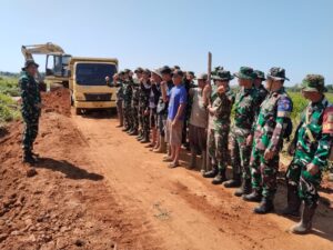 Sebelum Lakukan Aktivitas, Personil Satgas TMMD 121 Apel Pagi