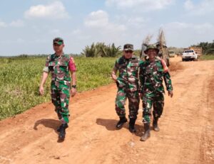 Letkol Inf Roni Sugiarto Dansatgas TMMD ke 121, Tinjau Pembangunan Jalan Tanjung Menang Terlangu