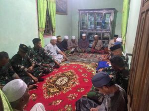 Salah Satu Wujud Keakraban Anggota Satgas TMMD 121, Yasinan dan Doa Bersama Warga