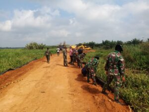 Sasaran Fisik Penimbunan Jalan, Satgas TMMD ke 121 Terus Maksimalkan Pencapaian