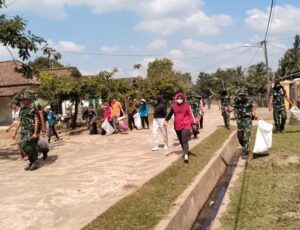 Satgas TMMD Bersama Warga Gotong Royong Cegah DBD