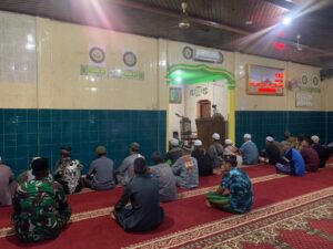 Sholat Magrib Berjamaah Satgas TMMD 121 Bersama Warga