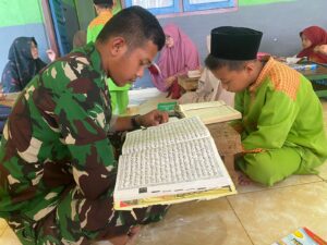 Disela Tugas, Satgas TMMD 121 Kodim 0430/BA Mengajar Ngaji Anak-Anak TPA