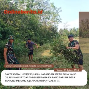 Karang Taruna Desa Bersama Satgas TMMD Gotong Royong Bersihkan Lapangan Sepak Bola 