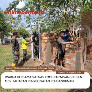 Pasang Kusen Pintu MCK, Satgas TMMD 121 Kebut Pekerjaan
