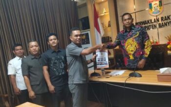 Penyerahan hasil reses