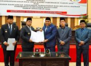 Bupati Askolani dan Ketua DPRD Banyuasin Abdul Rais Sepakati APBD Perubahan 2025