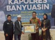 AKBP Ruri Terima Anugerah Sahabat Pers