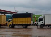 Antrean Solar Mengular di Jalintim Palembang–Betung, Picu Kemacetan Parah